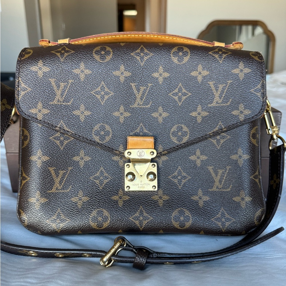 Louis Vuitton Pochette Métis
